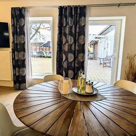 Urban - Orangerie - Am Schlosspark- Parken An Der Der Tür- Barrierefrei, 900 Meter Zum Bahnhof - Wallbox *