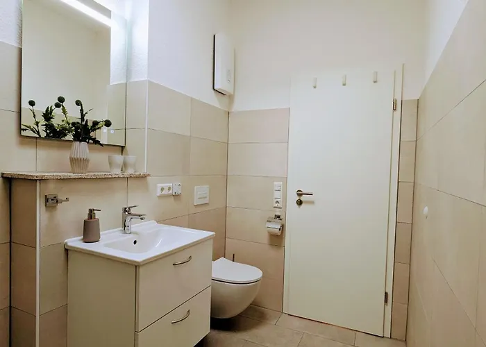 Urban - Orangerie - Am Schlosspark- Parken An Der Der Tuer- Barrierefrei, 900 Meter Zum Bahnhof - Wallbox *